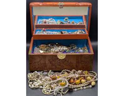 The Curio Collection (A995) - Lot 1039