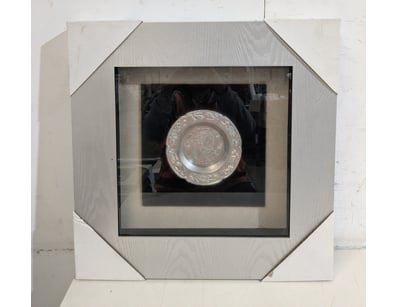 Exquisite silver decorative plate housed in a cust...