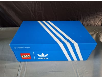 **UNRESERVED** LIFETIME COLLECTION OF LEGO PART... - Lot 215