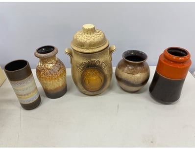 COLLECTION OF POTTERY VESSELS WITH RUMTOPF JAR

SO...