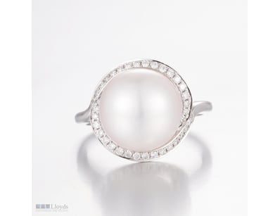 14CT WHITE GOLD PEARL AND DIAMOND HALO RING      
...