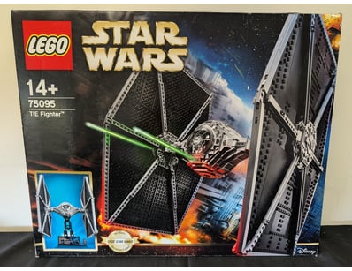 **UNRESERVED** LIFETIME COLLECTION OF LEGO PART... - Lot 696