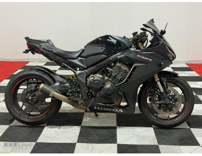 <b>2021 Honda CBR650R - Black - 25,171km - 650cc V...