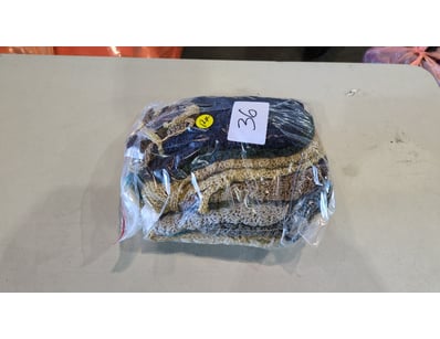 Assorted Small Woven Bags - Qty 12

Sold as Lot
...