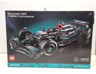 LEGO TECHNIC MERCEDES-AMG F1W14 E PERFORMANCE FORM...