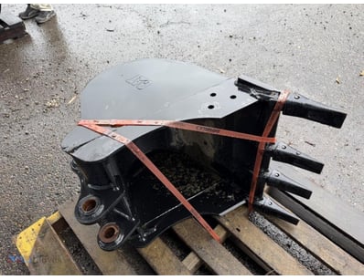Heavy Duty CAT Bucket 

Ears 135mm
Pins 40mm
C...