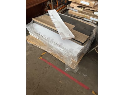 Bulk lot of laminate and vinyl flooring samples/st...