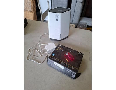 1 x router and 1 x 10 Gigabit  networks adapter
...