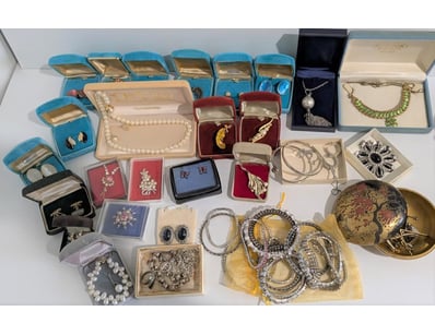 The Curio Collection (A999) - Lot 612