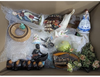 Homewares, including ceramic ornaments, framed pai...