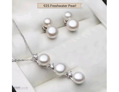 925 SILVER FRESHWATER PEARL NECKLACE AND STUD EARR...