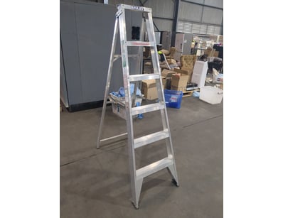 Bailey Single Sided Ladder 
1.8m 
150kg

