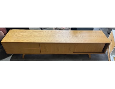 Wooden tv unit

Dimensions: 210cm x 45cm x 50cm...