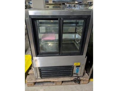 Commercial refrigerated display cabinet with dual ...