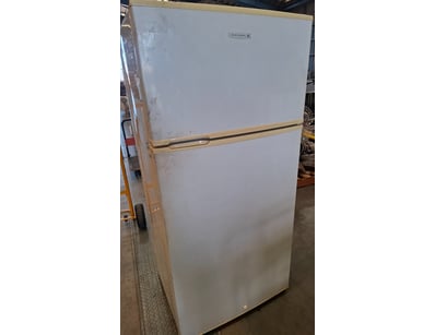 Kelvinator top-mount refrigerator

Approximate d...