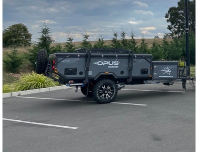 2020 OPUS OP4 – GREY CAMPER TRAILER 
Includes:
•...