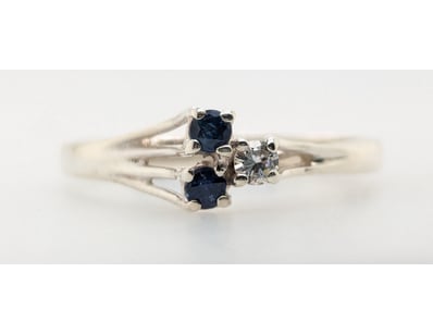 SILVER, CZ AND SAPPHIRE RING


583010+275


