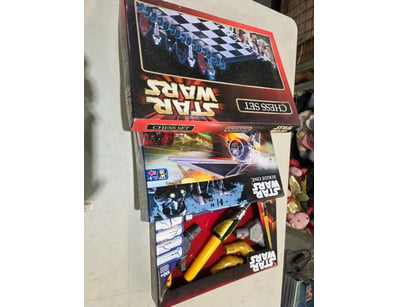 Star Wars collectibles lot comprising of a chess s...