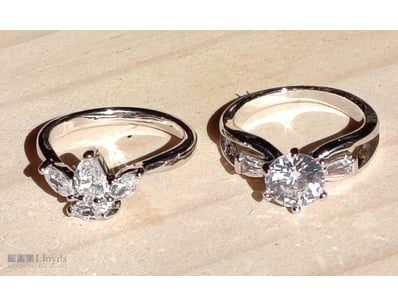 2 SILVER RINGS WITH CUBIC ZIRCONIAS        

Condi...