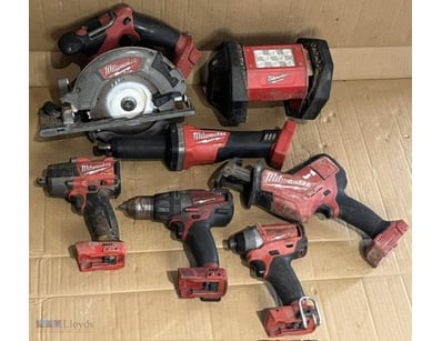 Cordless Milwaukee 18V tools. 1 x CCS55 circular s...