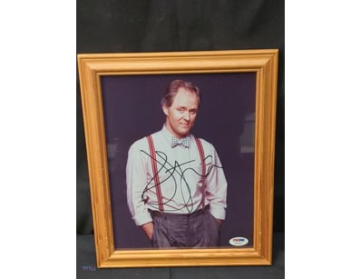 AUTOGRAPHED PHOTOGRAPH OF JOHN LITHGOW.

Item Size...