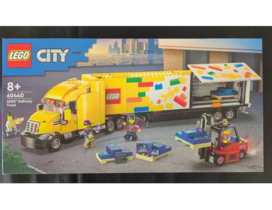 **UNRESERVED** LIFETIME COLLECTION OF LEGO PART... - Lot 241