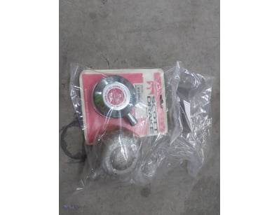 <p><strong>Chrome Oil Cap (2 Pieces)</strong></p><...