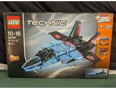 **UNRESERVED** LIFETIME COLLECTION OF LEGO PART... - Lot 142