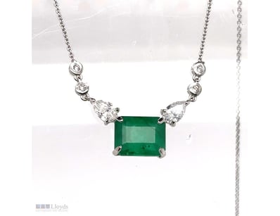 18CT WHITE GOLD (XRF TESTED) EMERALD AND DIAMOND P...