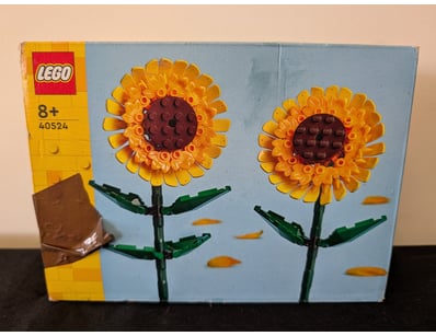 **UNRESERVED** LIFETIME COLLECTION OF LEGO PART... - Lot 714