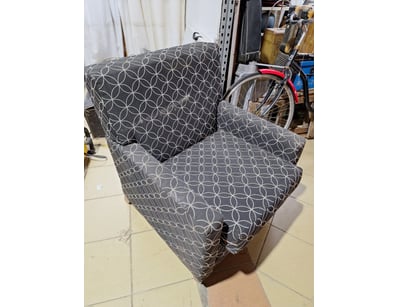 Single Sofa Chair, Black & White Finish

Dimensi...