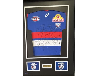 WESTERN BULLDOGS 2026 SQUAD SIGNED/FRAMED JERSEY

...