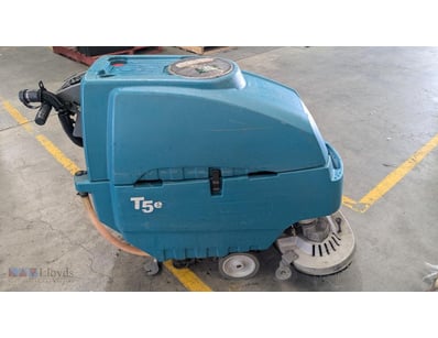 Tennant T5e walk-behind floor scrubber, Push Butto...