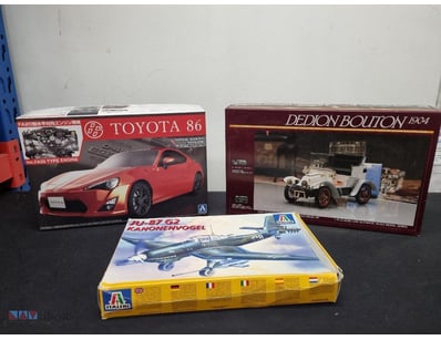 VINTAGE SCALE MODEL KIT COLLECTION - TOYOTA 86, DE...