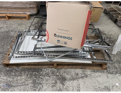 Bulk lot comprising commercial shelving components...