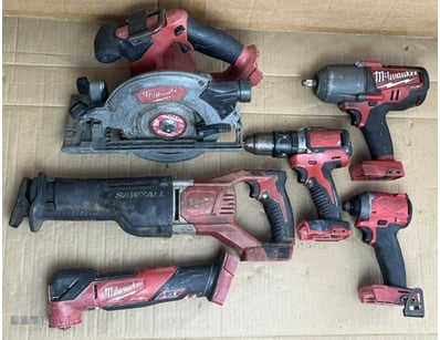Cordless Milwaukee 18V tools. 1 x M18 CCS55 circul...