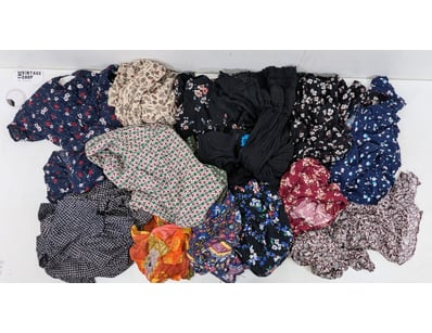 Entire Vintage Clothing Store Liquidation (ON11... - Lot 401