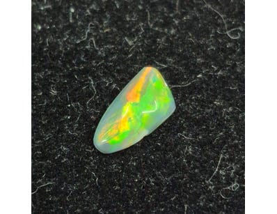 0.55CT LIGHTENING RIDGE BLACK OPAL

Accompanied ...