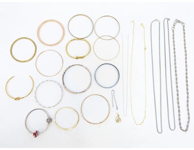 UNRESERVED Airport - Lost Property (A980) - Lot 289