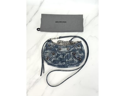 Designer Vault (A979) - Lot 7453