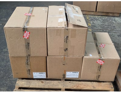Homewares, 5 boxes including ornaments, kitchen ap...