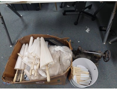Assorted lot, includes Vintage like spoodle, hand ...