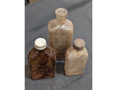 COLLECTION OF MEDICINAL GLASS BOTTLES AND VESSELS...