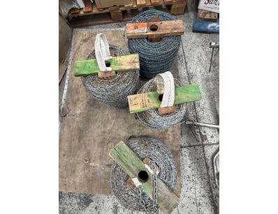 Lot comprising multiple rolls of high-tensile barb...
