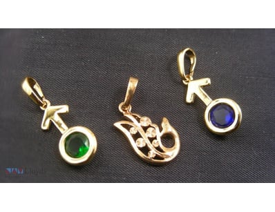 GOLD COLOUR PENDANTS       

 


 

 

Condition: ...