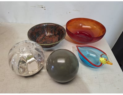 Assorted Box Lot

Includes Various Bowls, Home A...