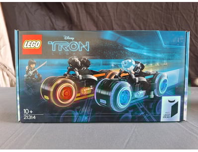 **UNRESERVED** LIFETIME COLLECTION OF LEGO PART... - Lot 145