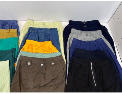 Entire Vintage Clothing Store Liquidation (ON11... - Lot 256