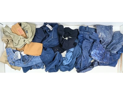 Entire Vintage Clothing Store Liquidation (ON11... - Lot 319