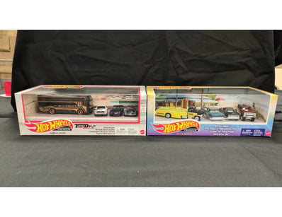 2X HOT WHEELS PREMIUM BOXED SETS

Item Size: Hei...